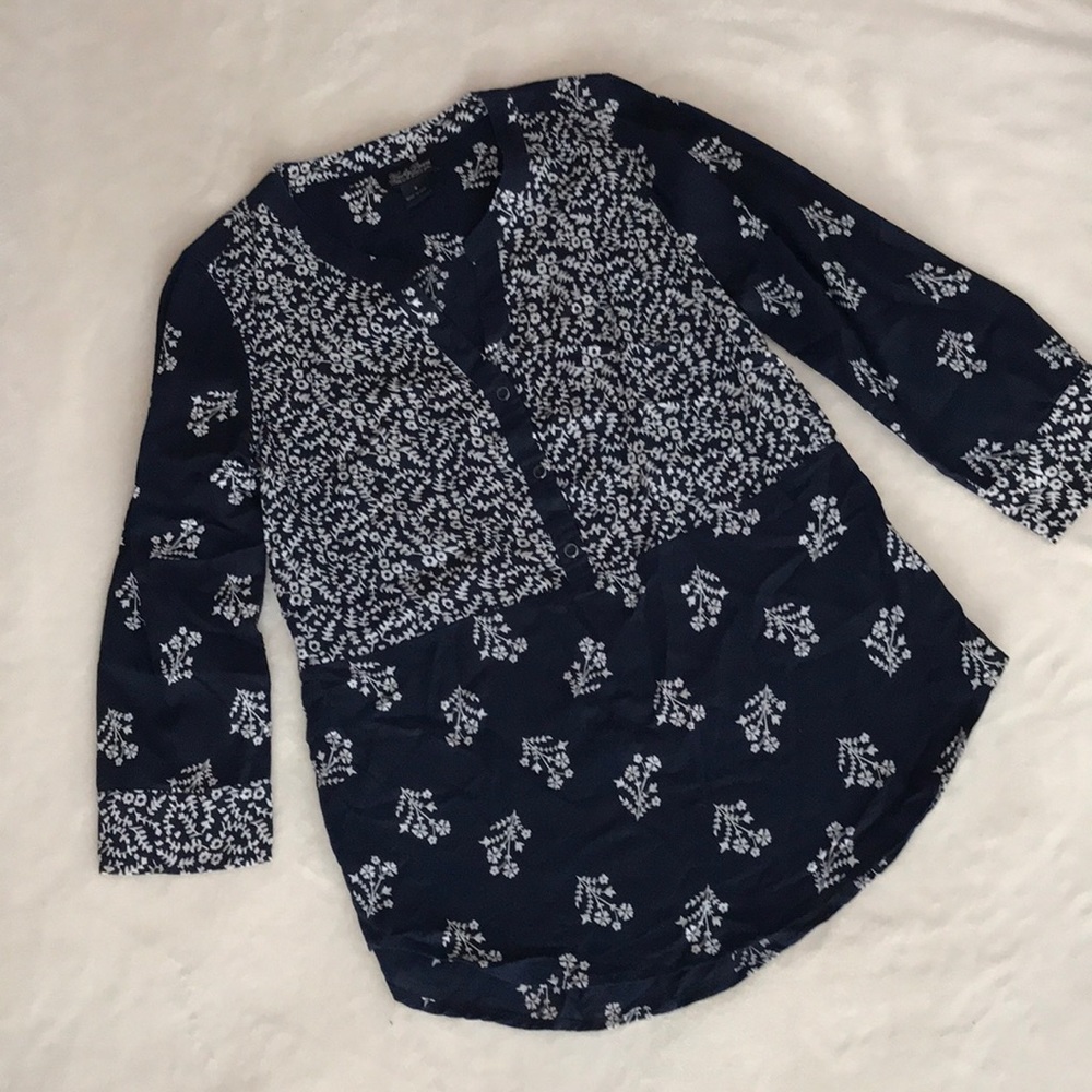 Super cute lucky brand top